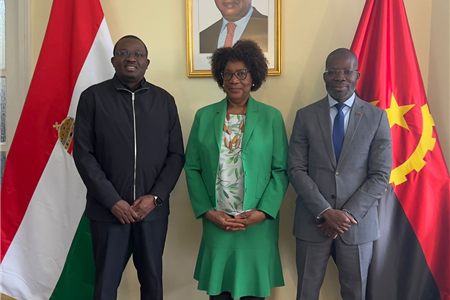 Delegação angolana em visita de cortesia à Embaixada de Angola em Budapeste