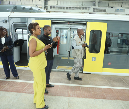 COMBOIOS VOLTAM APITAR NA ESTAÇÃO DO AEROPORTO INTERNACIONAL ANTÓNIO AGOSTINHO NETO.