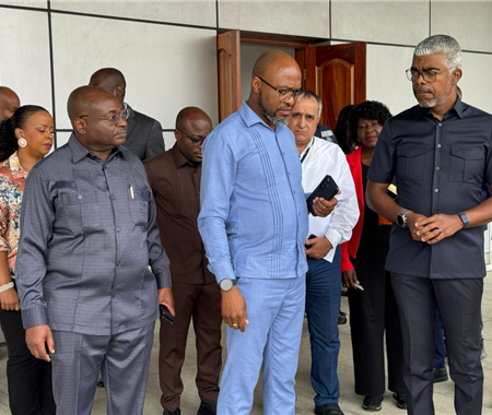 Ministro dos Transportes Efectuou Visita às Instalações dos Caminhos-de-Ferro de Luanda